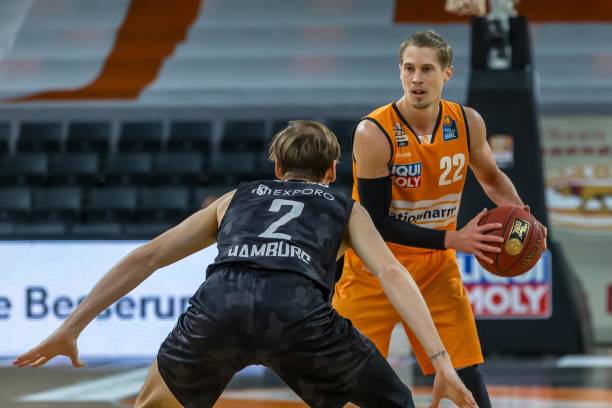 首先是两人 首先是两人