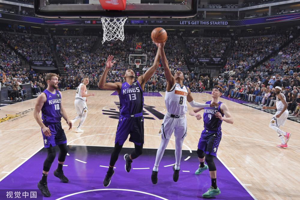 表现再度受 表现再度受