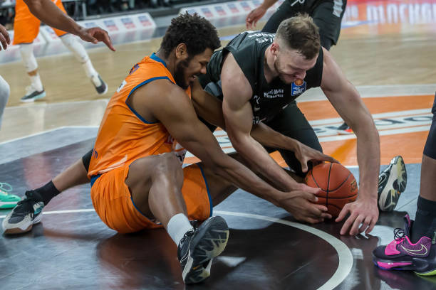 两年在俱乐 两年在俱乐